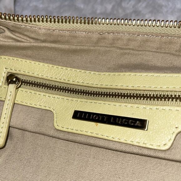 Elliott Lucca Leather mint green shoulder bag with antique tone hardwares - Picture 12 of 15